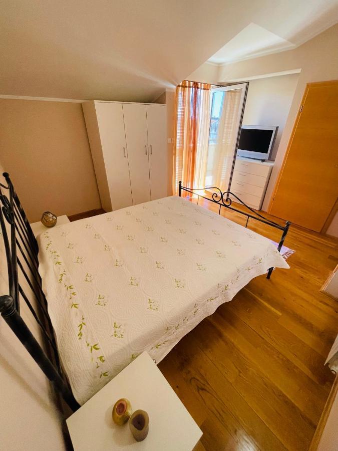 Apartments Toma Новалья Экстерьер фото